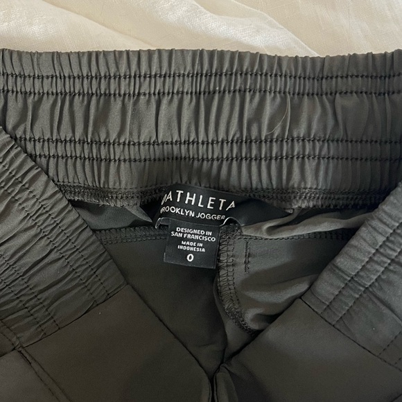 Athleta Brooklyn jogger in Mountain Olive - Picture 14 of 14